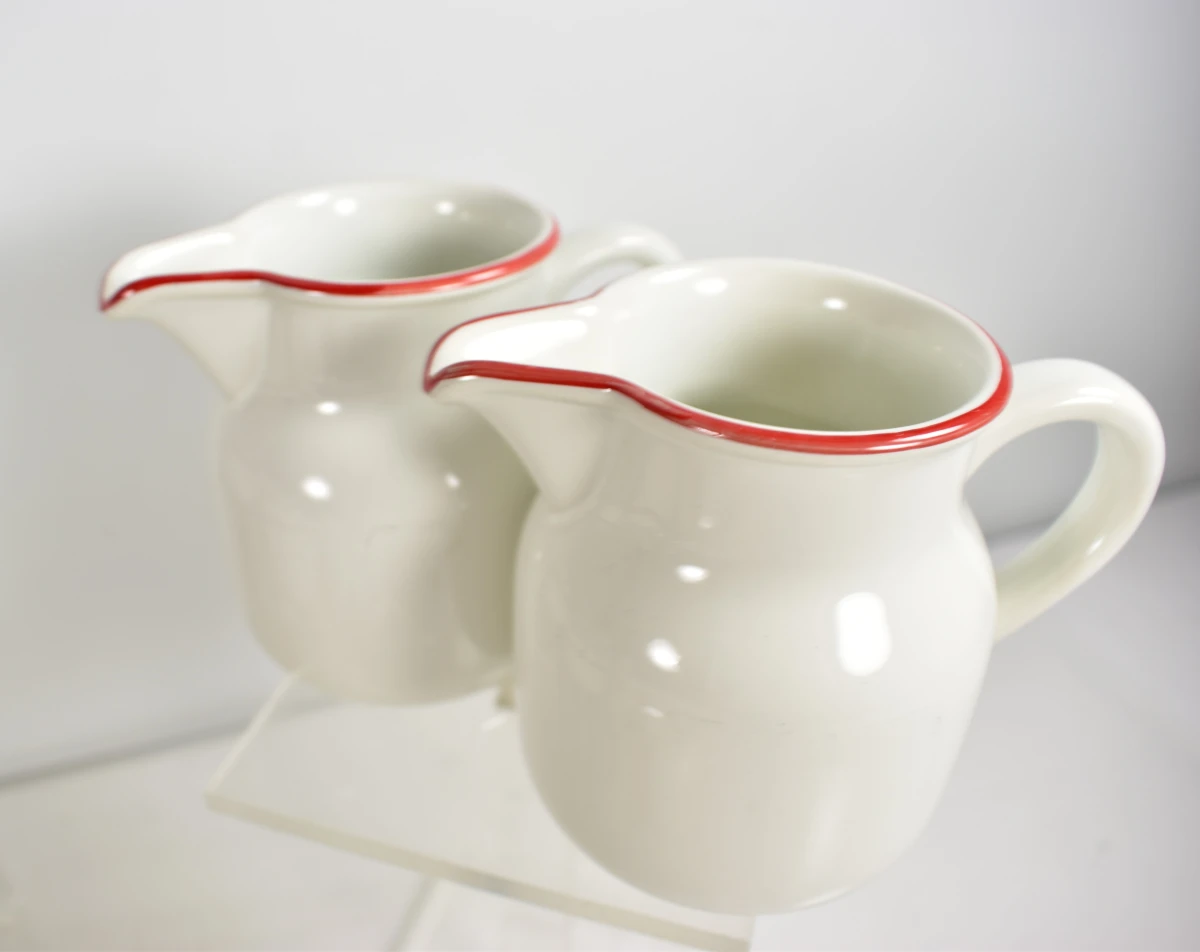 Set melk- en suikerkannen Villeroy & Boch wit met rode rand