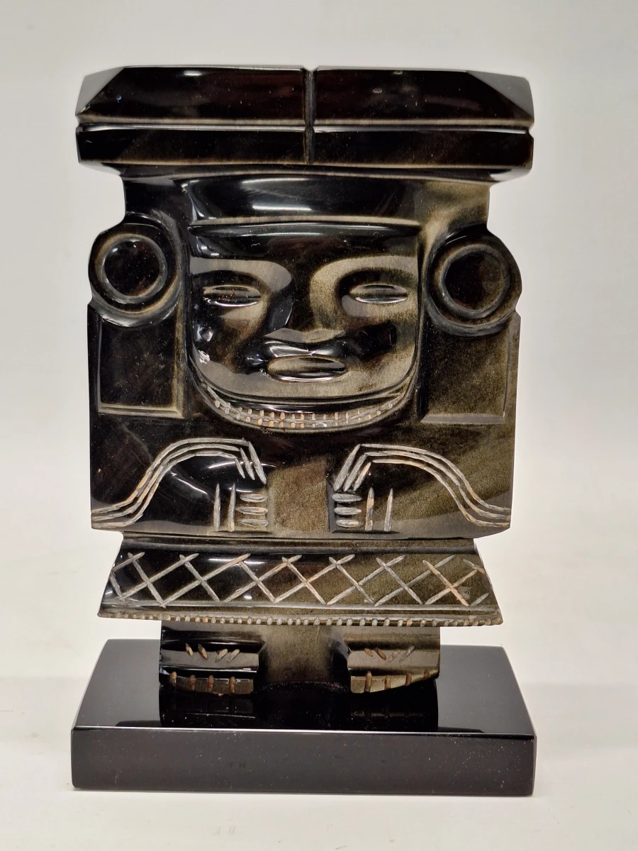 Mexicaans handgesneden beeld van goud-obsidiaan