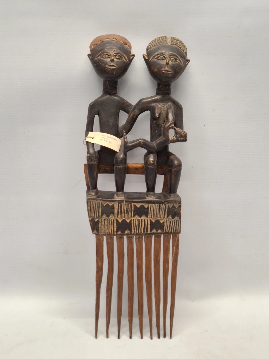 Handgesneden houten Ashanti decoratieve kam met echtpaar uit Ghana
