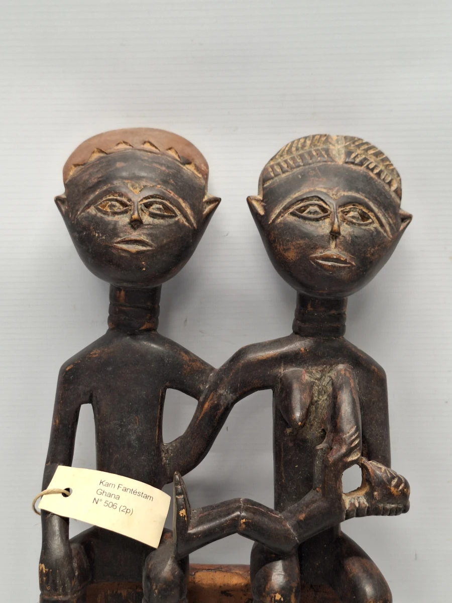 Handgesneden houten Ashanti decoratieve kam met echtpaar uit Ghana