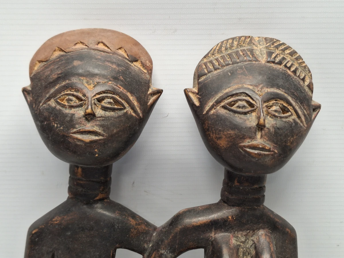 Handgesneden houten Ashanti decoratieve kam met echtpaar uit Ghana