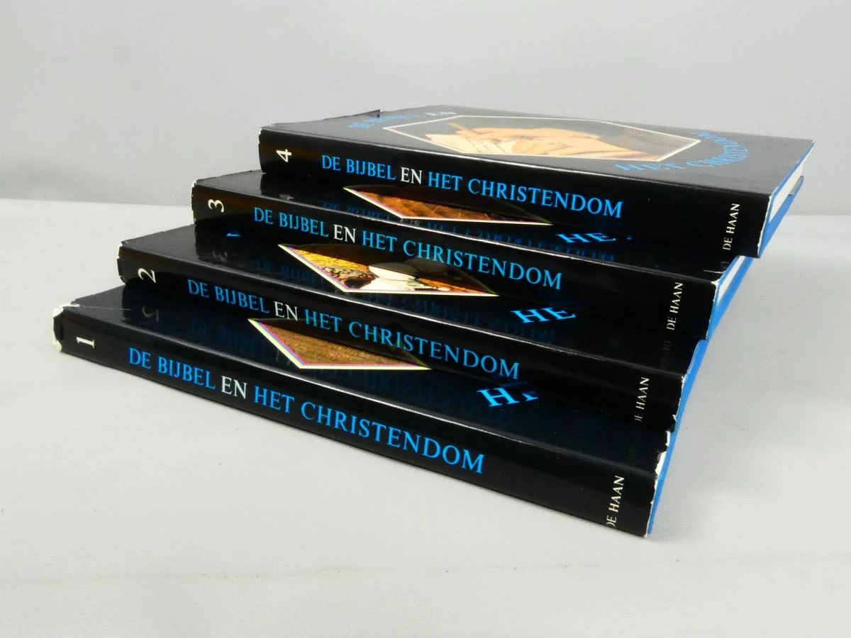 Collectie van 4 delen boeken De Bijbel en het Christendom