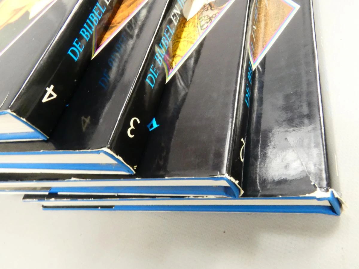 Collectie van 4 delen boeken De Bijbel en het Christendom