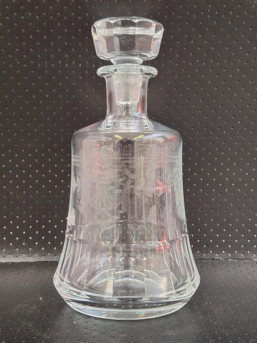Vintage kristallen drank set met karaf en 12 glazen op een Alessi dienblad