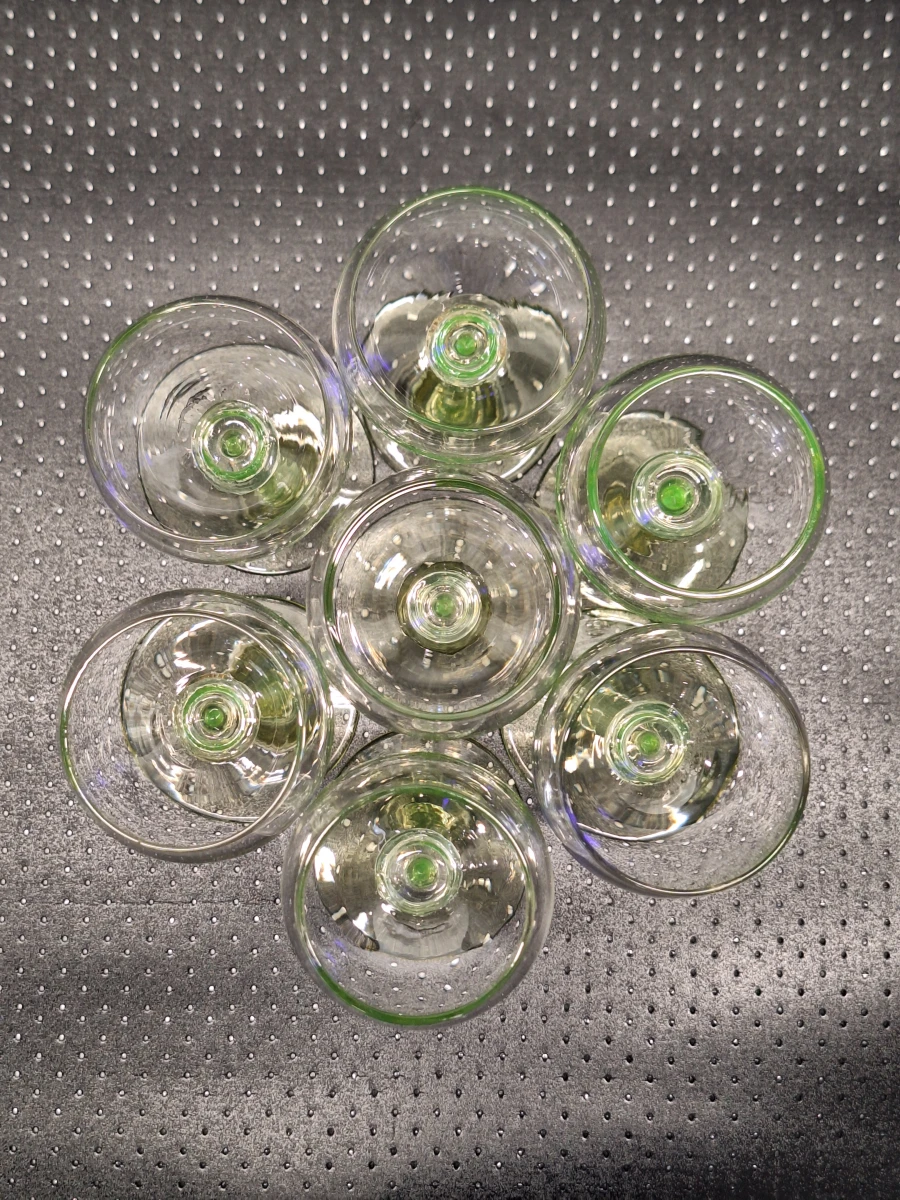 Set van 7 Art-Deco uranium glazen