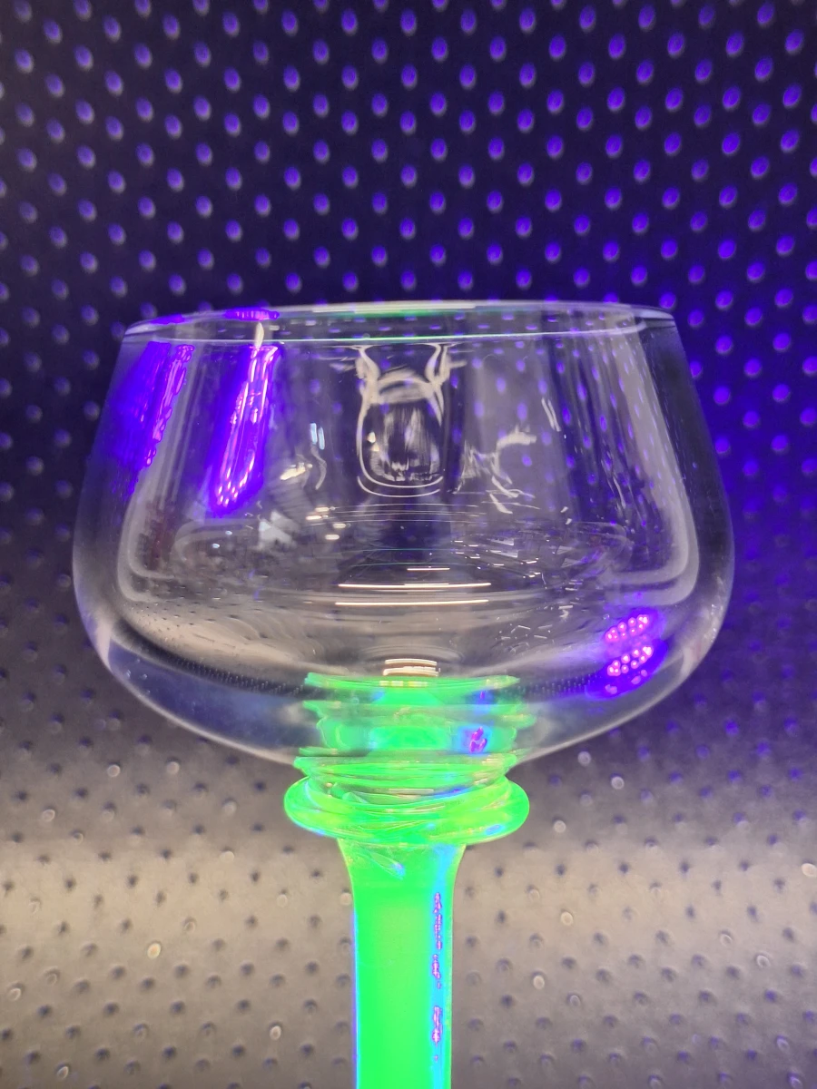 Set van 7 Art-Deco uranium glazen