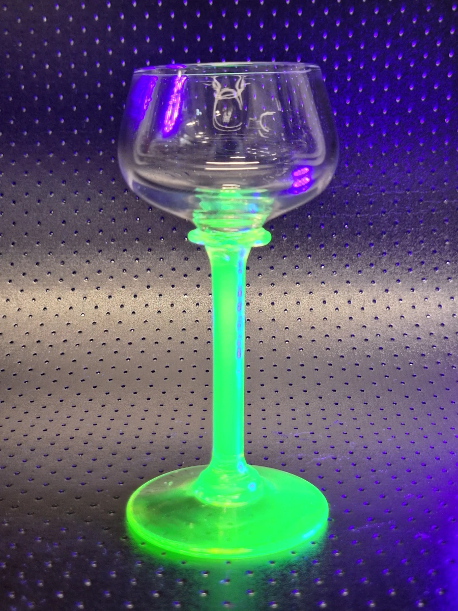 Set van 7 Art-Deco uranium glazen