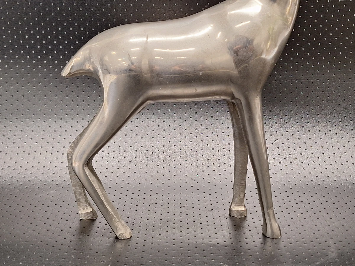 Set van drie zilverkleurige aluminium hertenbeelden