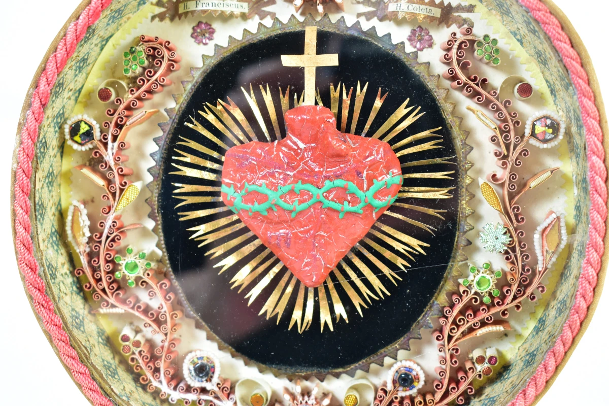 Religieus decoratief wandobject met heilig hart