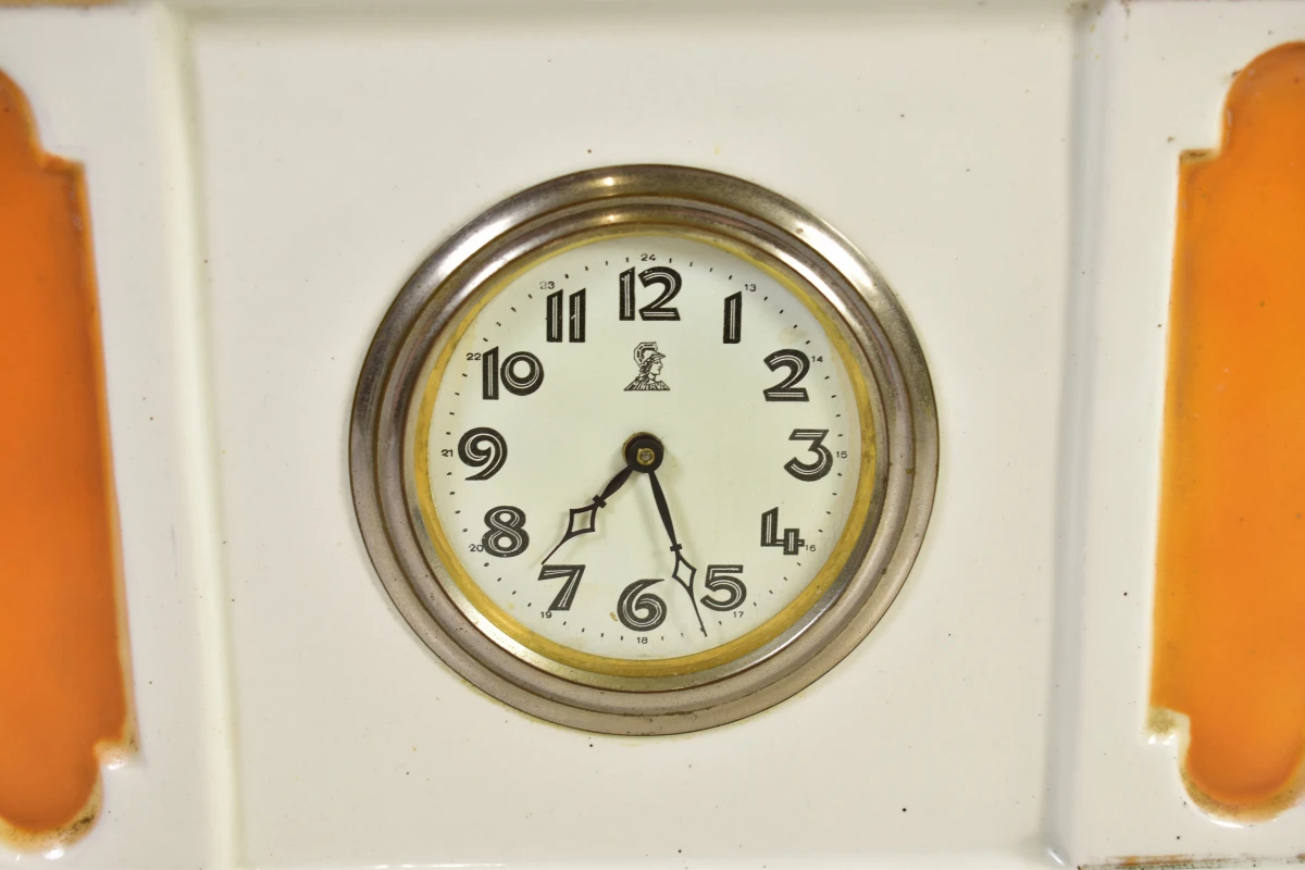 Vintage porseleinen klok met vogeldecoratie