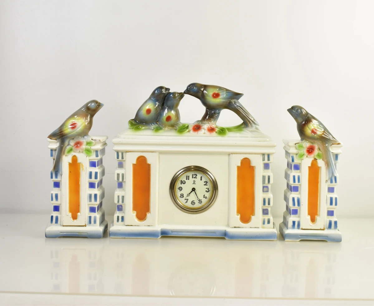 Vintage porseleinen klok met vogeldecoratie