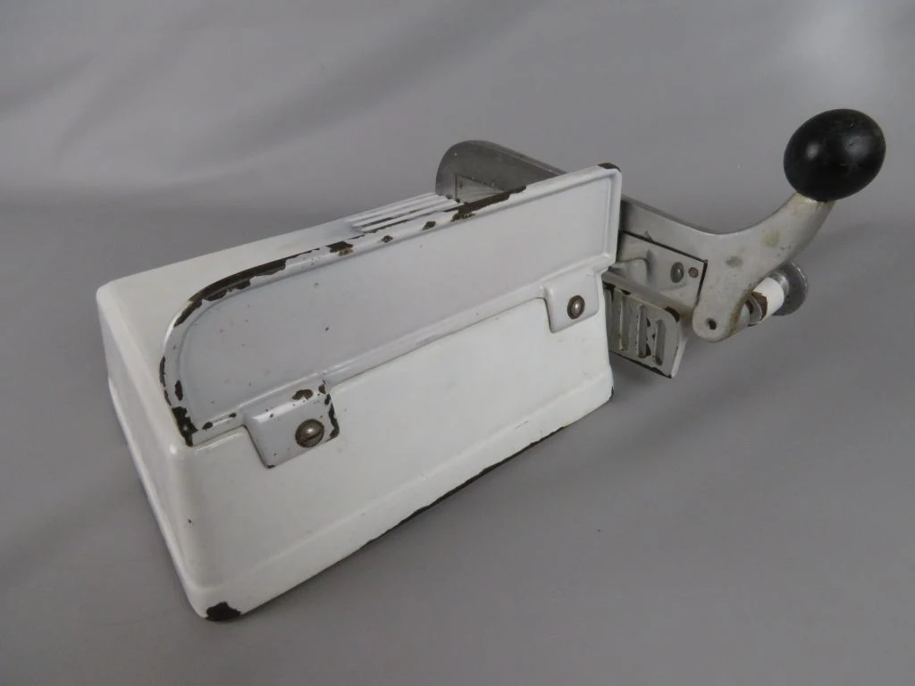 Vintage Gietijzeren Kaassnijder / Snijmachine