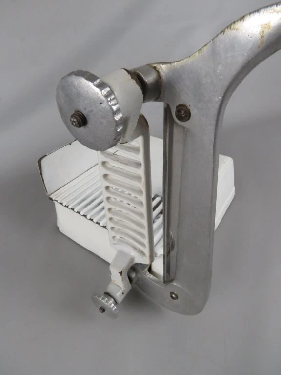 Vintage Gietijzeren Kaassnijder / Snijmachine