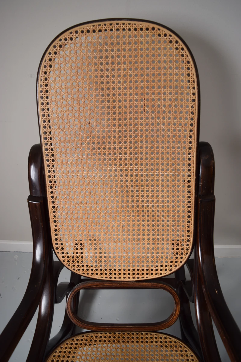 Schommelstoel in Thonet stijl