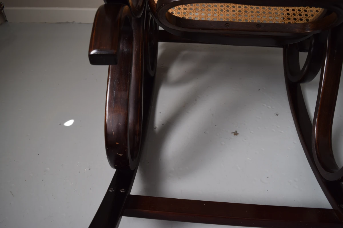 Schommelstoel in Thonet stijl