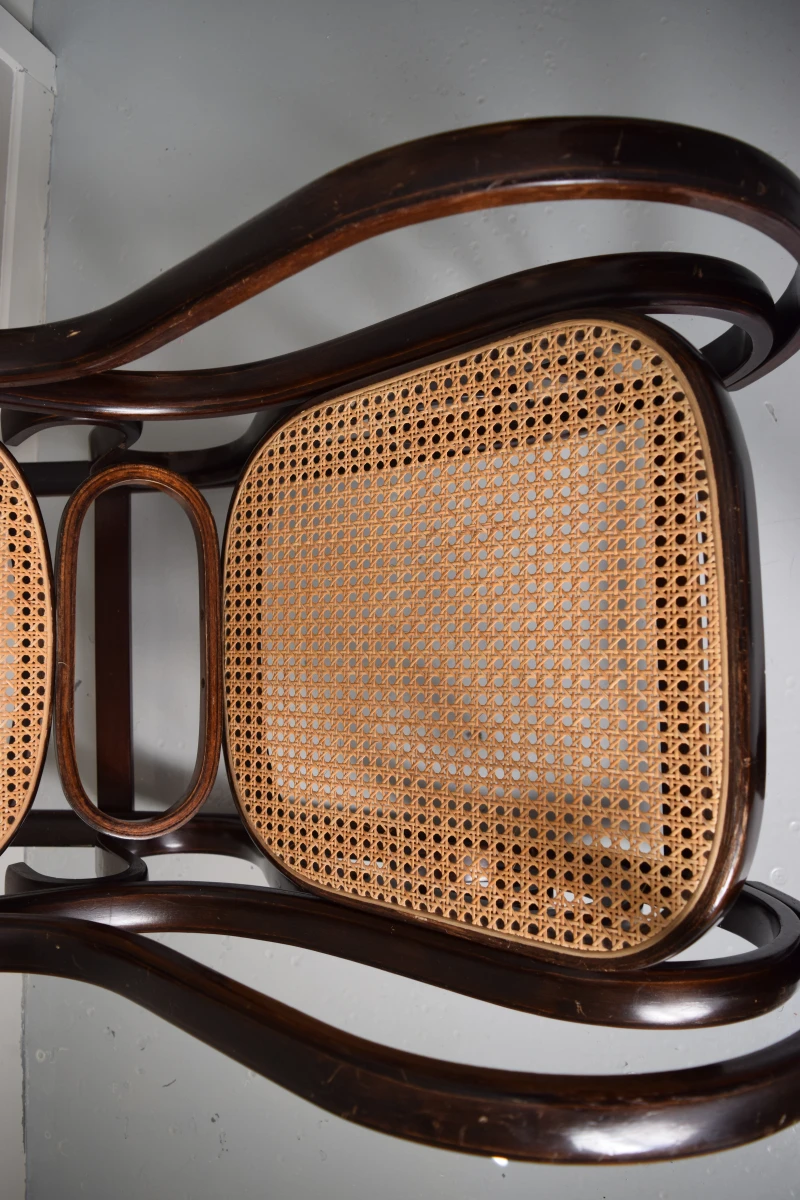 Schommelstoel in Thonet stijl