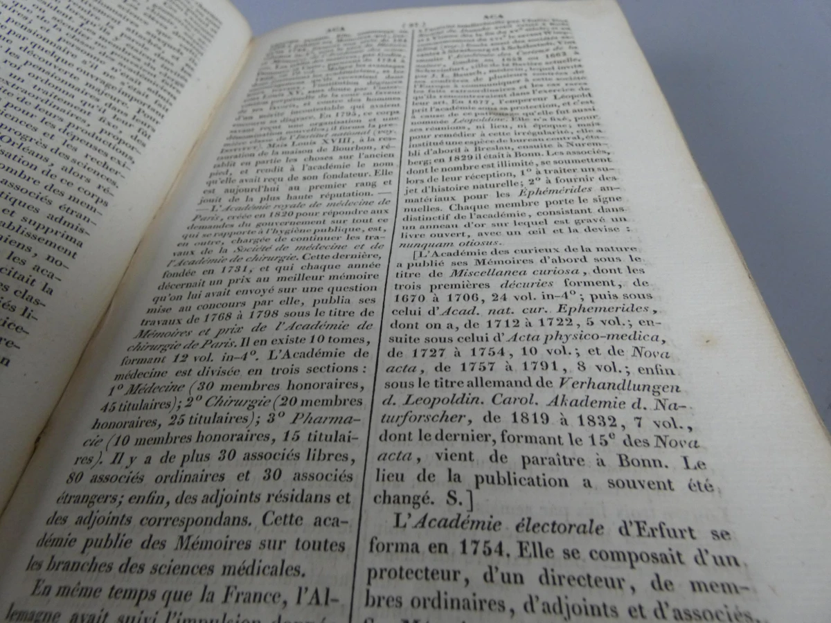 Fransboek "Encyclopédie des gens du monde"