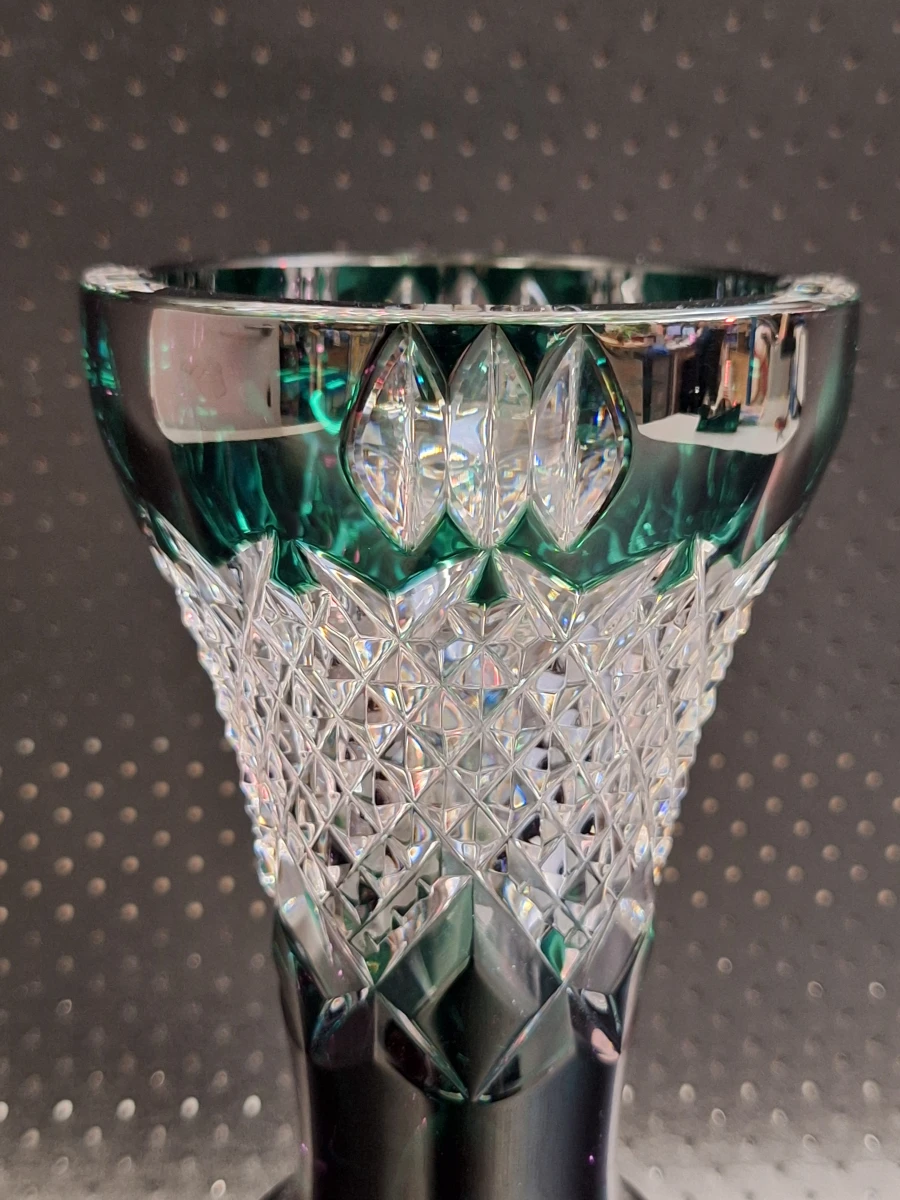 Val Saint Lambert kristallen vaas - smaragdgroen doublé geslepen, Art Deco stijl