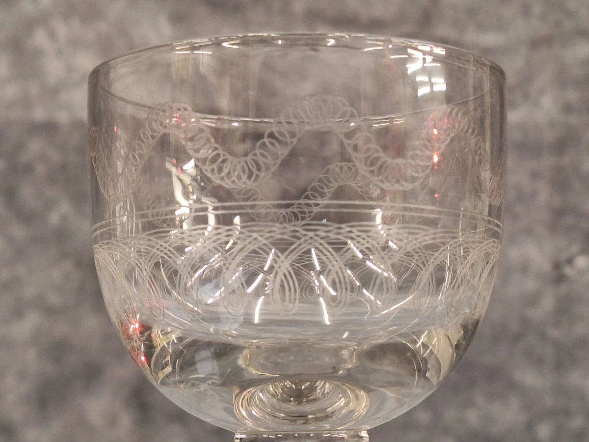 Antiek kristallen glas-servies met Guilloche-gravering