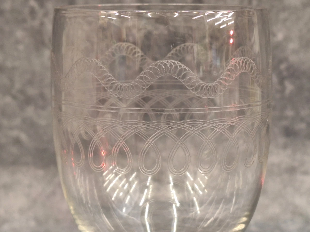 Antiek kristallen glas-servies met Guilloche-gravering