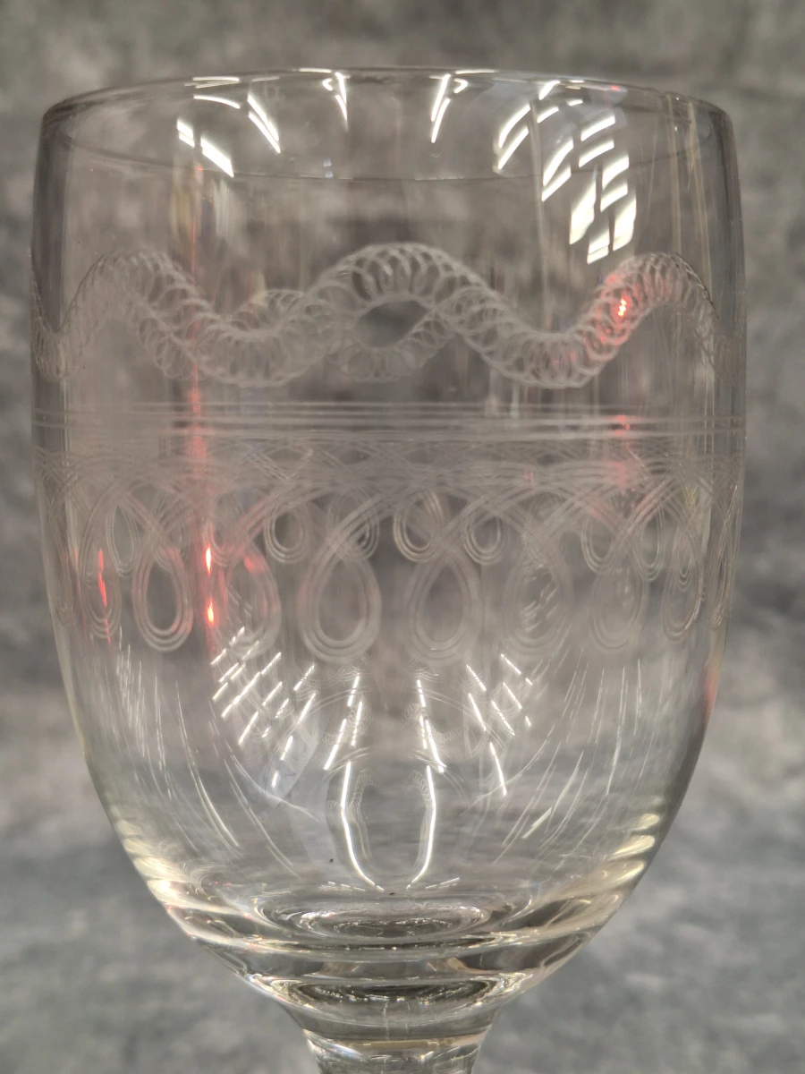 Antiek kristallen glas-servies met Guilloche-gravering