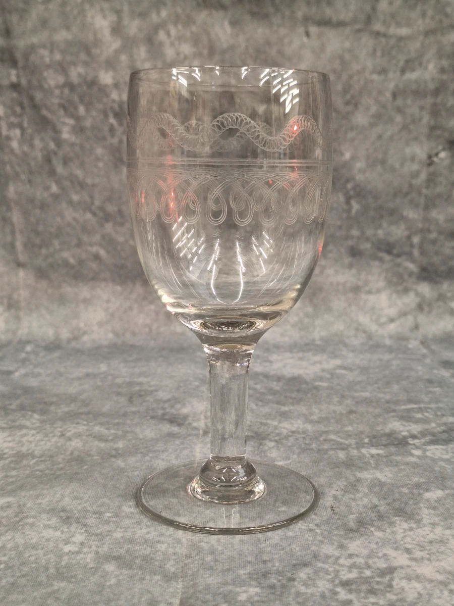Antiek kristallen glas-servies met Guilloche-gravering