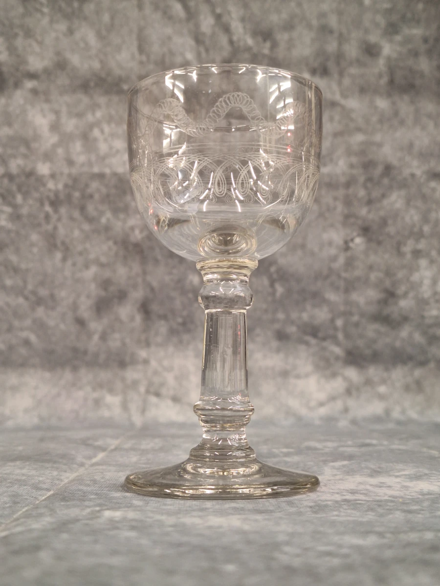 Antiek kristallen glas-servies met Guilloche-gravering