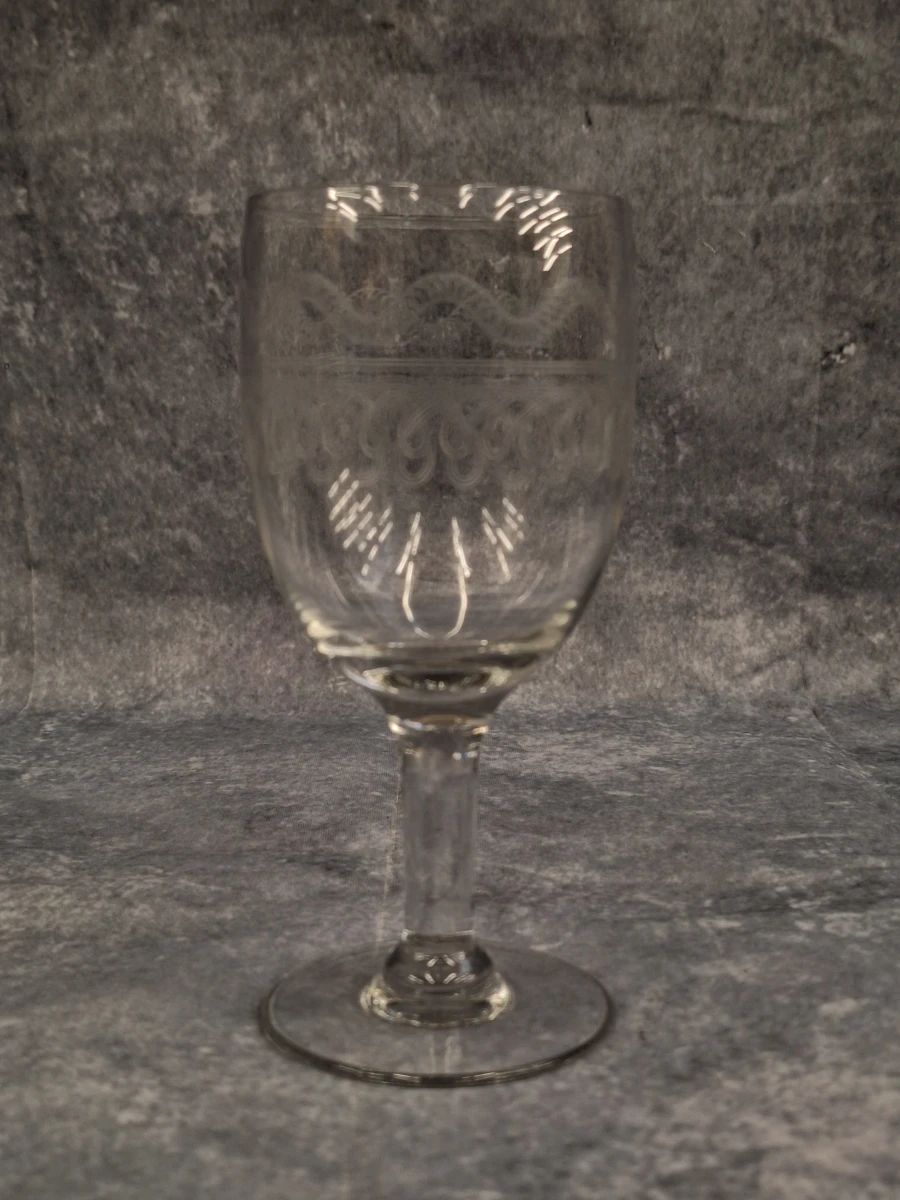 Antiek kristallen glas-servies met Guilloche-gravering