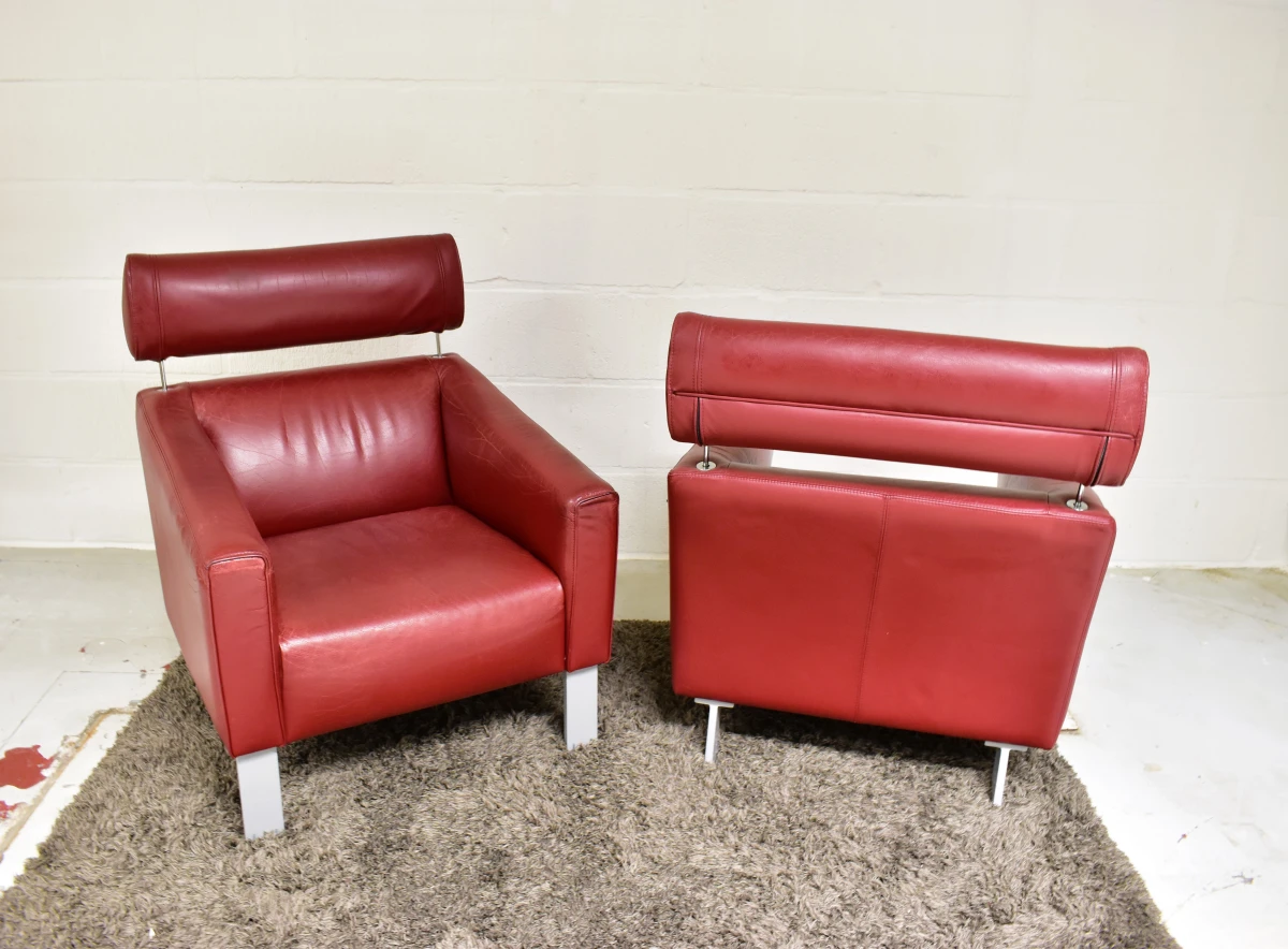 Set van 2 rode leren fauteuils met hoofdsteun