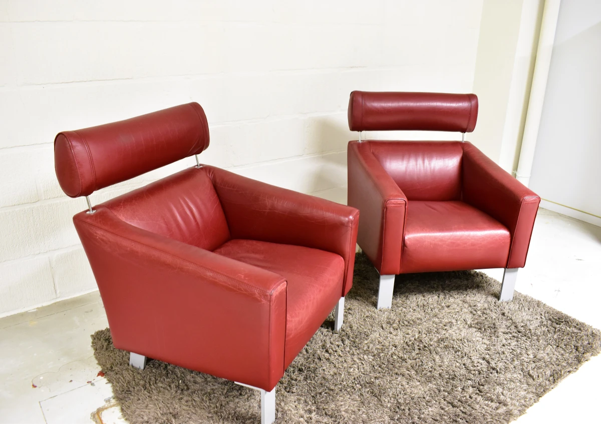 Set van 2 rode leren fauteuils met hoofdsteun