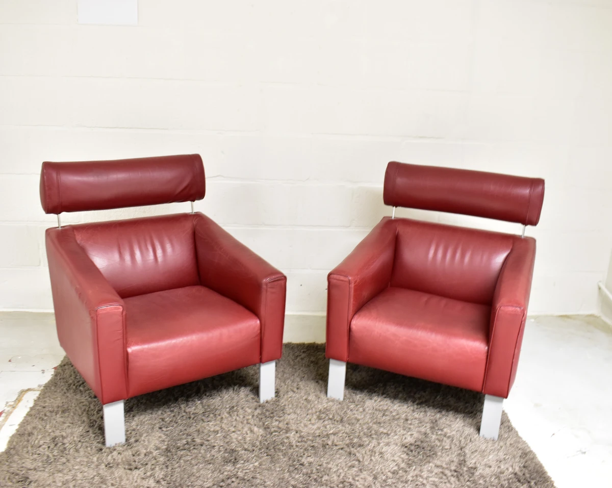 Set van 2 rode leren fauteuils met hoofdsteun