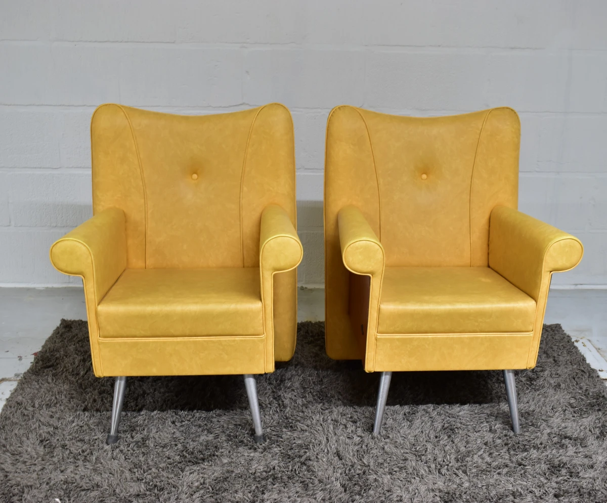 Set van 4 Italiaanse designfauteuils Pietranera – mosterdgeel – Made in Italy