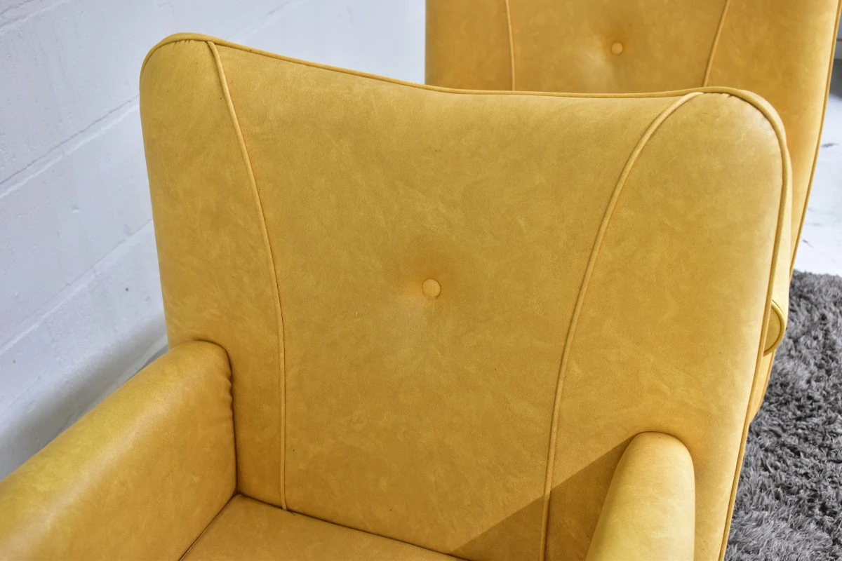 Set van 4 Italiaanse designfauteuils Pietranera – mosterdgeel – Made in Italy