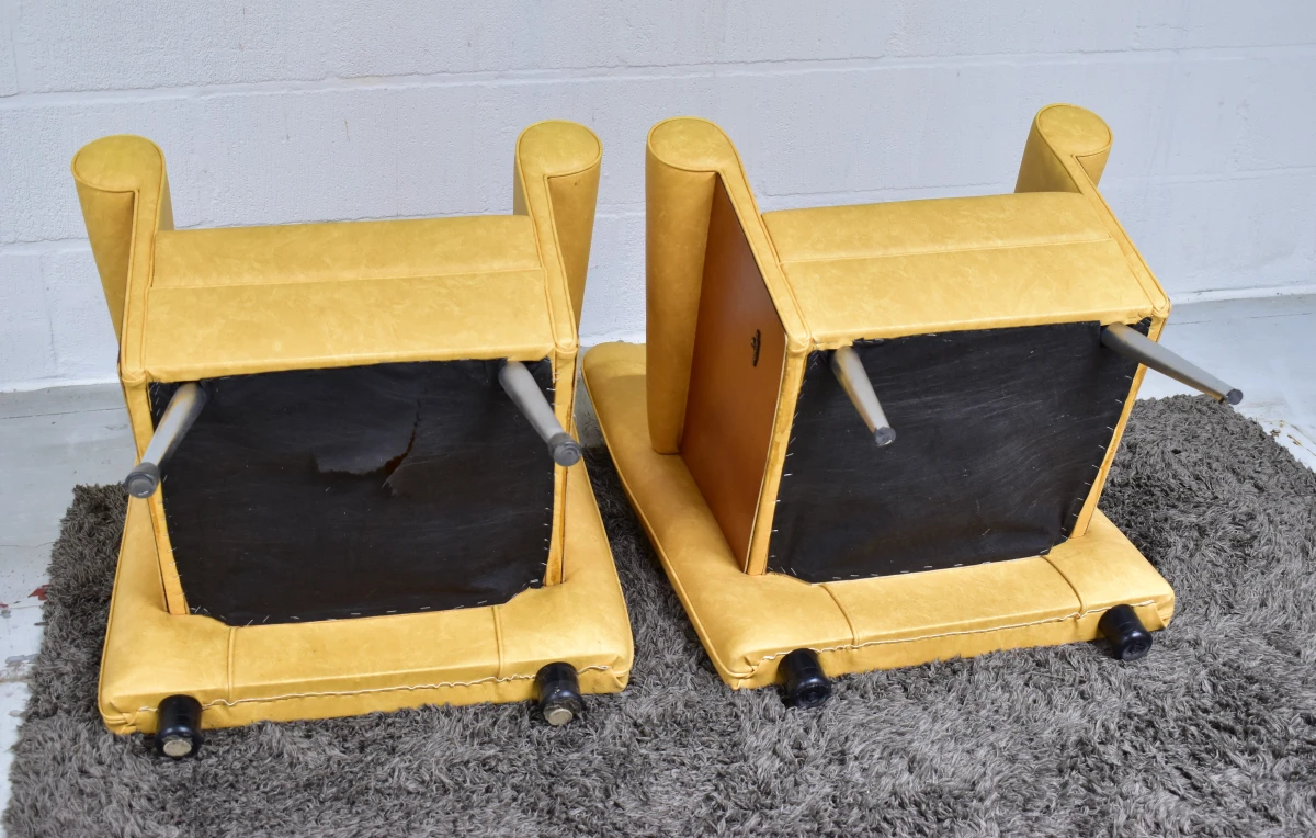 Set van 4 Italiaanse designfauteuils Pietranera – mosterdgeel – Made in Italy