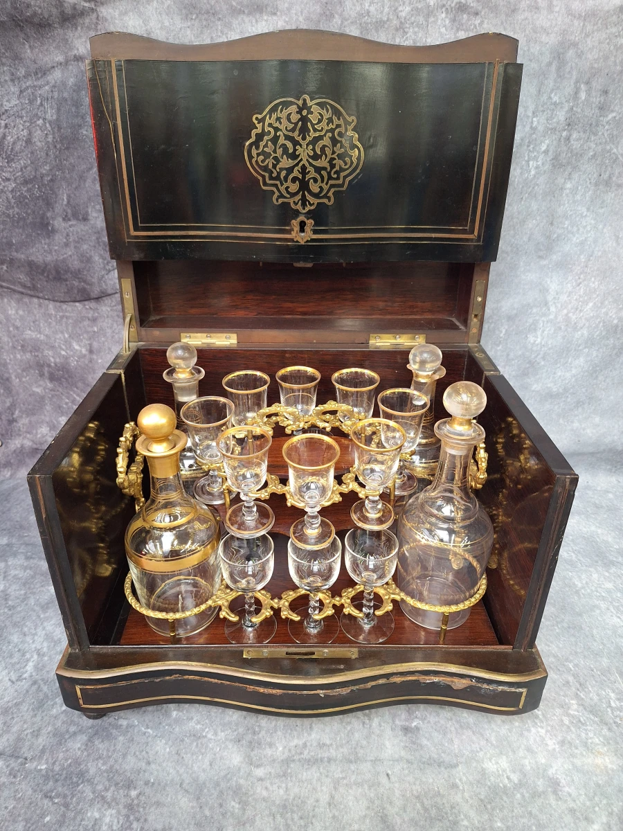 Antieke Napoleon III likeurkelder (cave à liqueur) - Boulle stijl - met karaffen & glazen