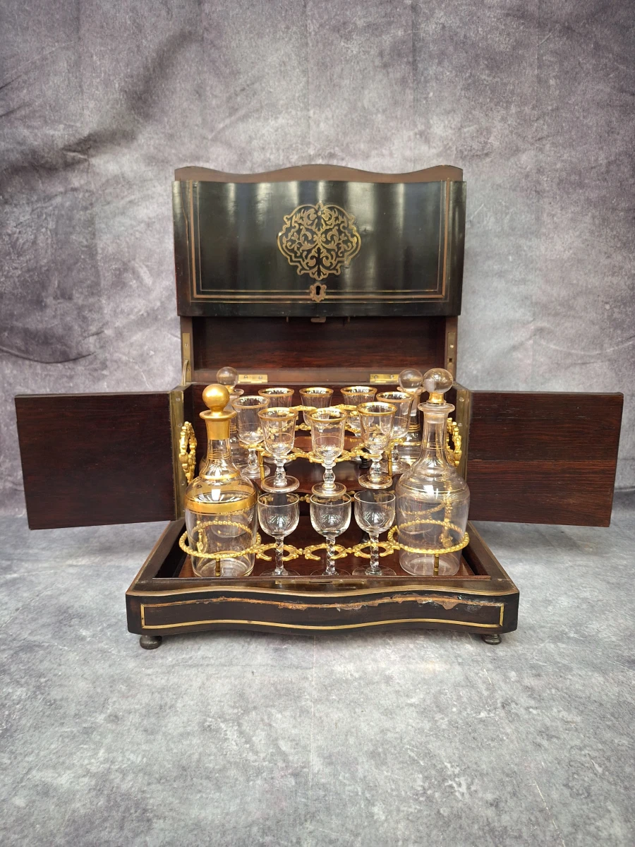 Antieke Napoleon III likeurkelder (cave à liqueur) - Boulle stijl - met karaffen & glazen