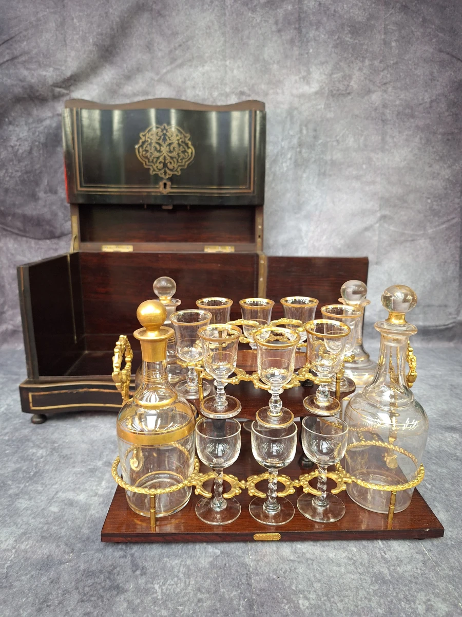 Antieke Napoleon III likeurkelder (cave à liqueur) - Boulle stijl - met karaffen & glazen