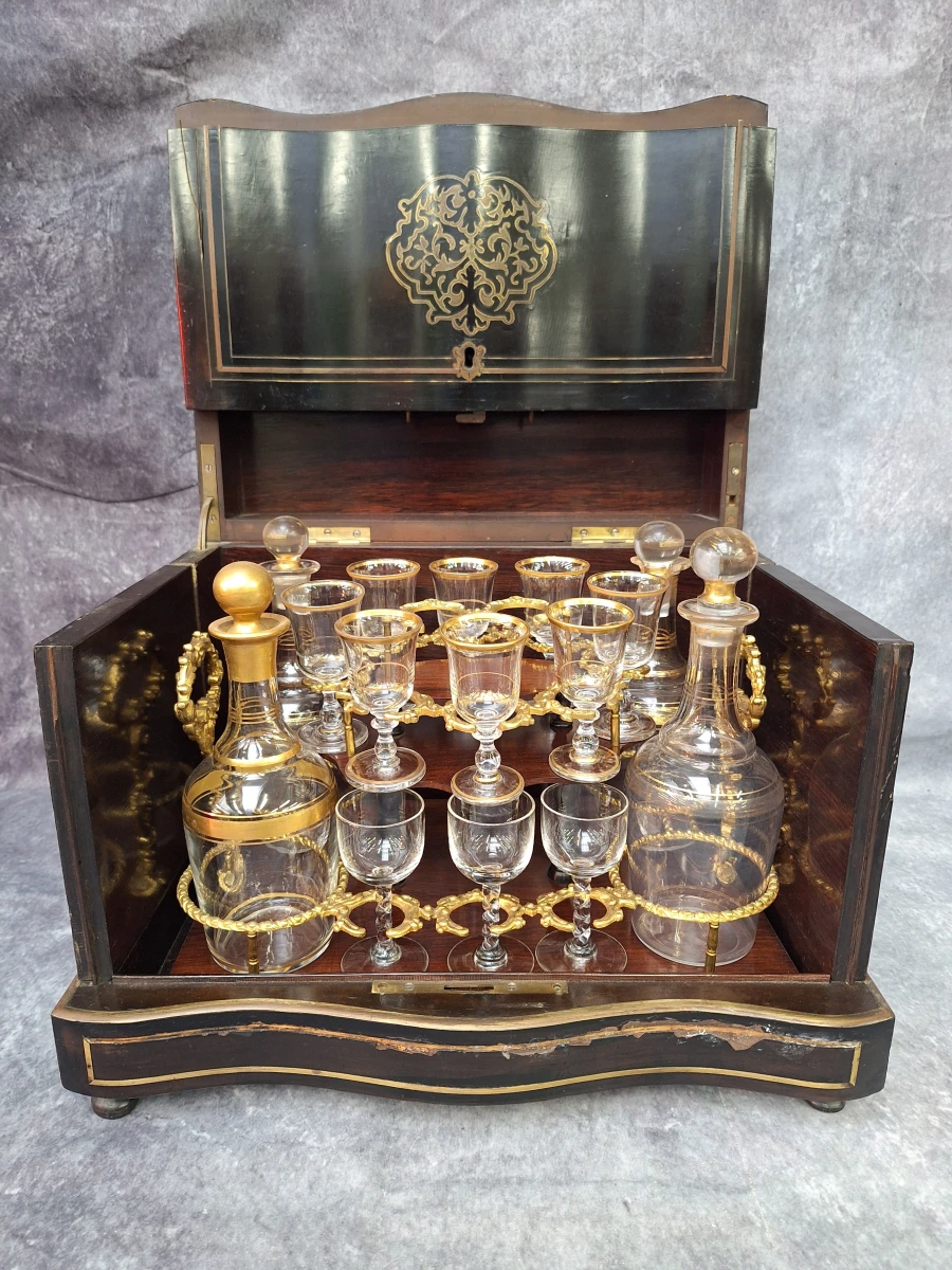 Antieke Napoleon III likeurkelder (cave à liqueur) - Boulle stijl - met karaffen & glazen