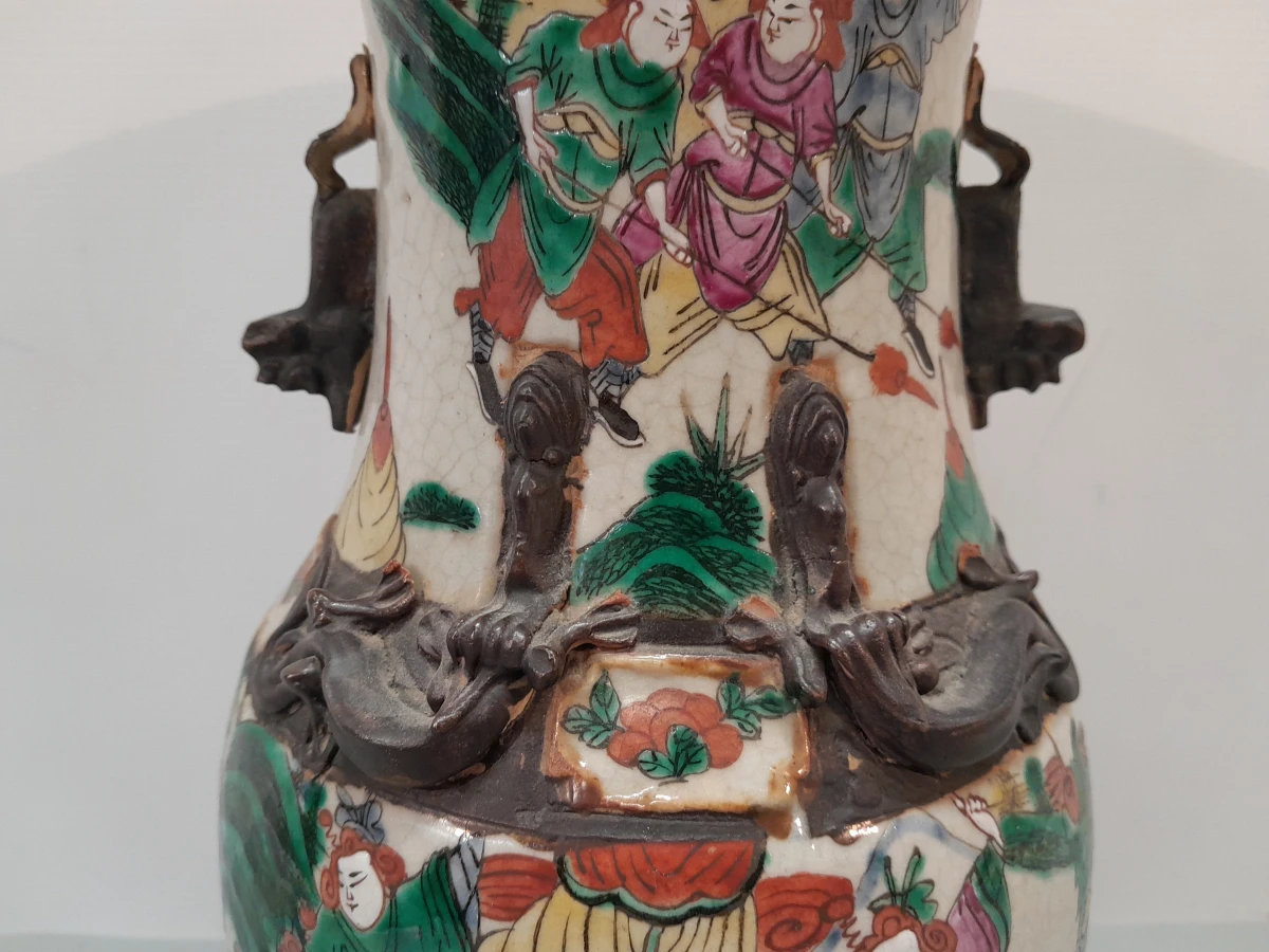 Een paar Chinese porseleinen Nanking vazen