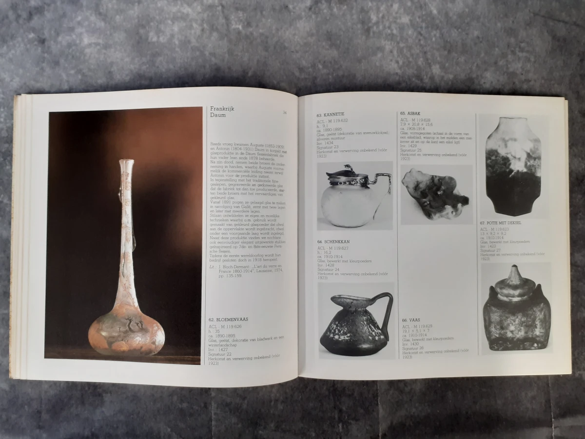 Boek: Set van zeldzame tentoonstellingscatalogus + 2 affiches van het Museum voor Sierkunst te Gent