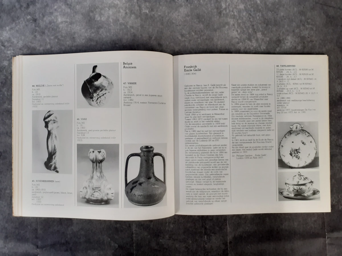 Boek: Set van zeldzame tentoonstellingscatalogus + 2 affiches van het Museum voor Sierkunst te Gent