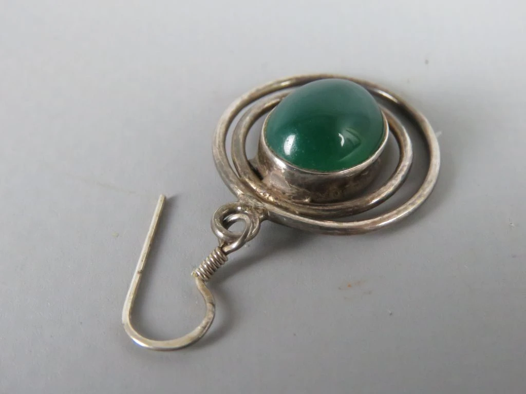 Zilveren Oorbellen met Groene Cabochon