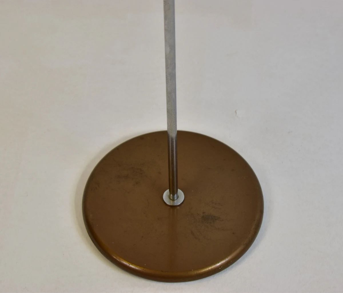 Vintage vloerlamp met metalen frame en crèmekleurige kap
