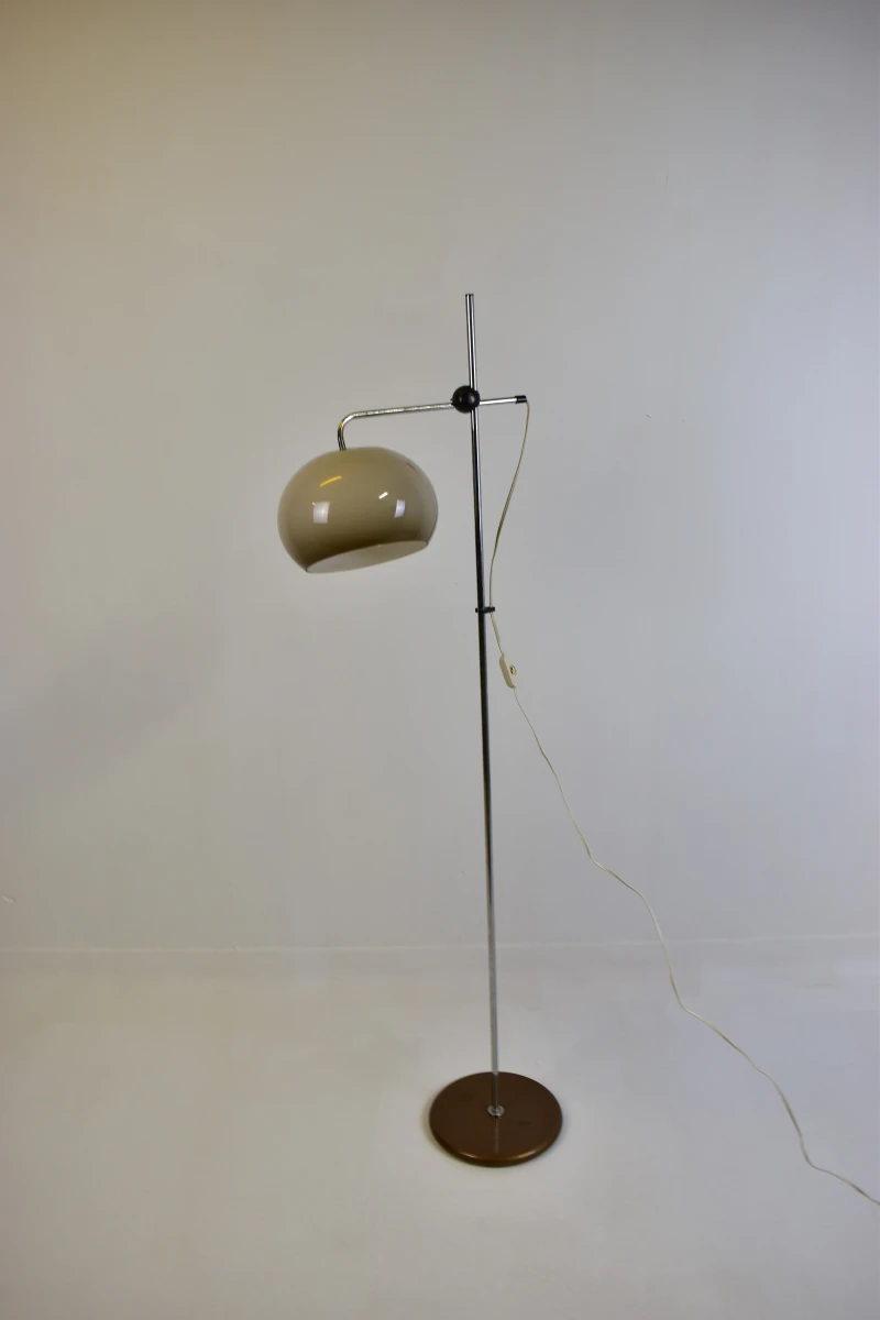 Vintage vloerlamp met metalen frame en crèmekleurige kap