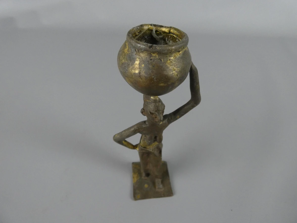 Metalen Afrikaans beeldje