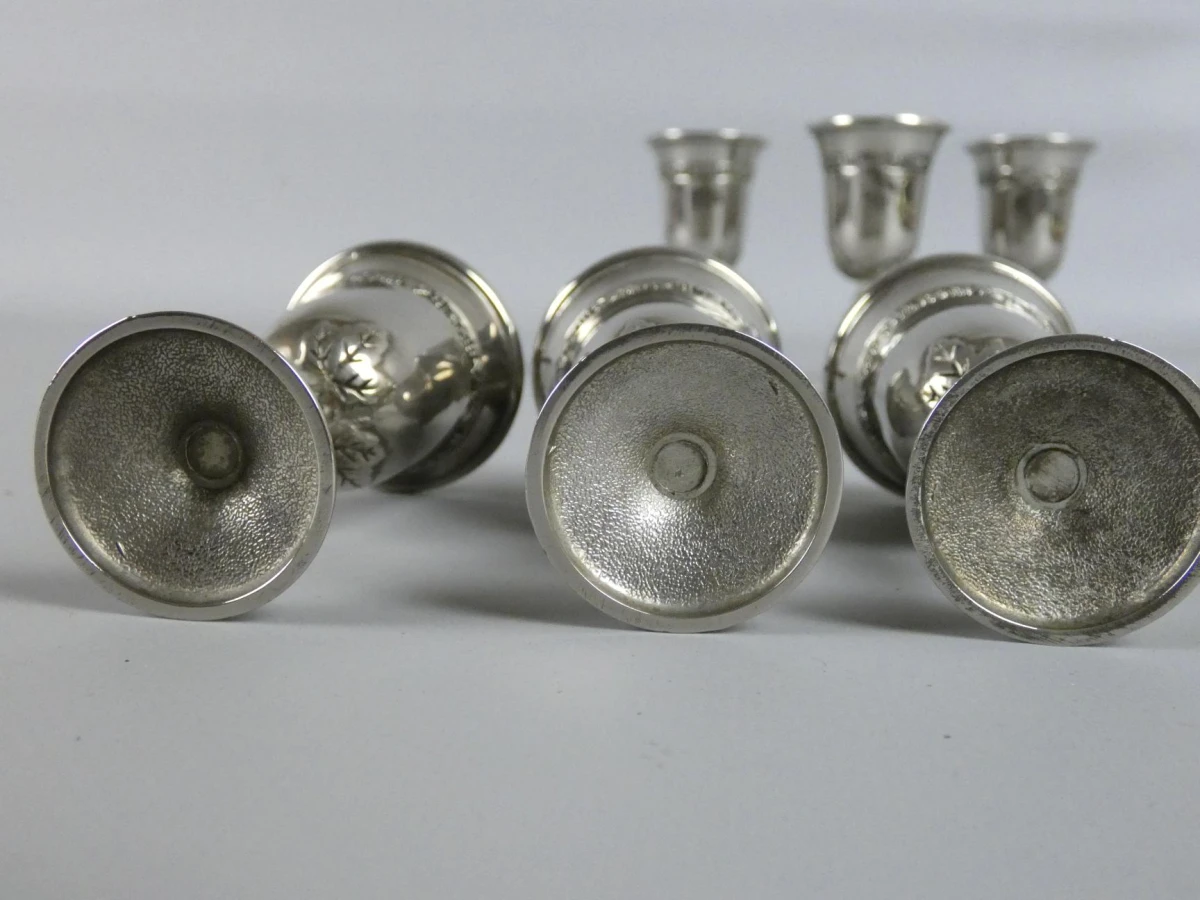 6 Zilverkleurige kelkbekers met druivenmotief