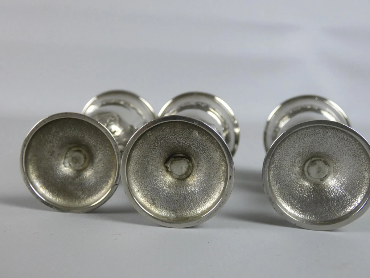6 Zilverkleurige kelkbekers met druivenmotief
