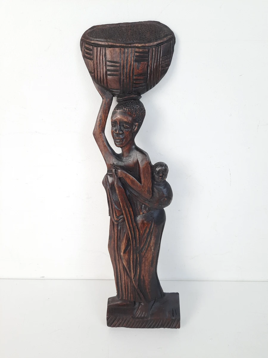 Afrikaans Houten Wandpaneel / Reliëf – Moeder met Kind en Mand (Hardhout)