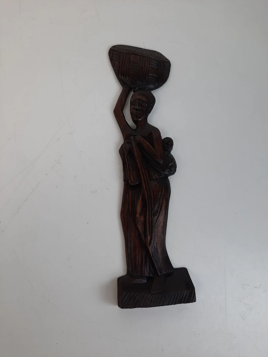 Afrikaans Houten Wandpaneel / Reliëf – Moeder met Kind en Mand (Hardhout)