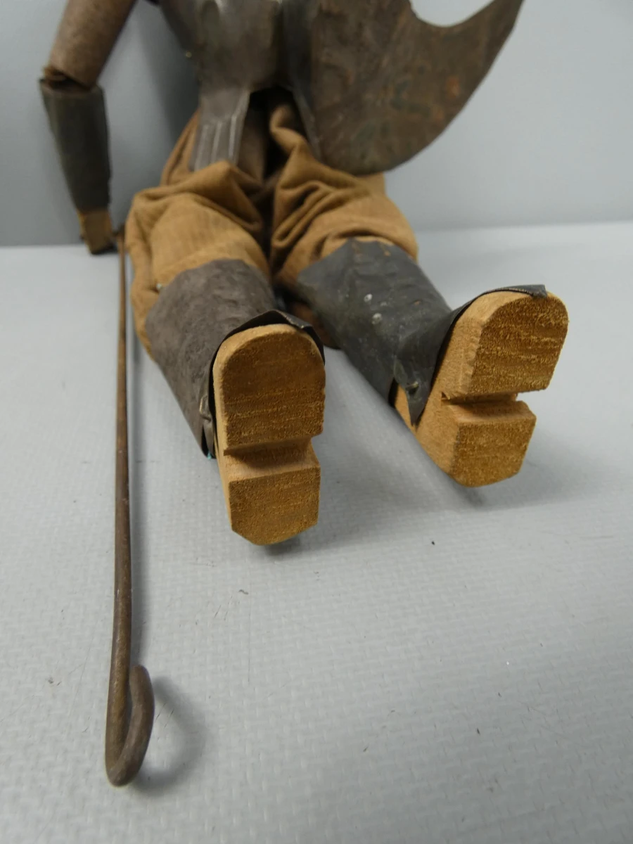 Vintage metalen en houten marionet pop